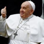 EL PAPA FRANCISCO TIENE UNA “LIGERA MEJORÍA”, INFORMÓ EL VATICANO