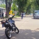 UNA MUJER POLICÍA EN MOTO RESULTÓ HERIDA, TRAS SER CHOCADA POR UN SUJETO QUE HUÍA EN MOTOCICLETA